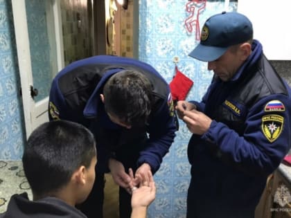 Нить и подсолнечное масло помогли камчатским спасателям помочь подростку