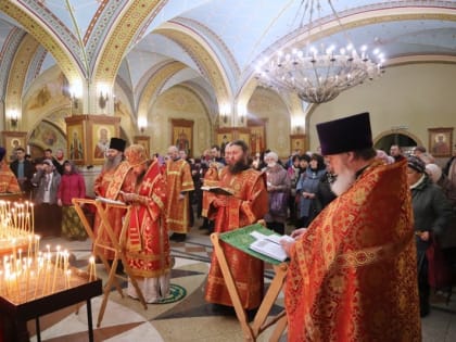 В день Радоницы Архиепископ Феодор совершил Литургию и панихиду в Кафедральном соборе