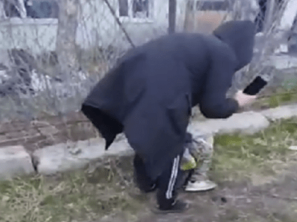 На Камчатке пьяная мать публично избила своего сына