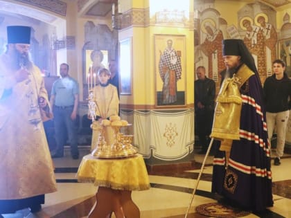 В канун праздника Всех святых Архиепископ Феодор совершил всенощное бдение в Морском соборе