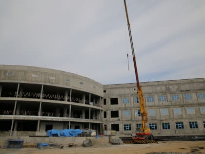 Строящийся корпус школы и эко-парк проверили в микрорайоне Северо-Восток в Петропавловске