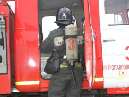 Пожар в гараже потушили в Петропавловске