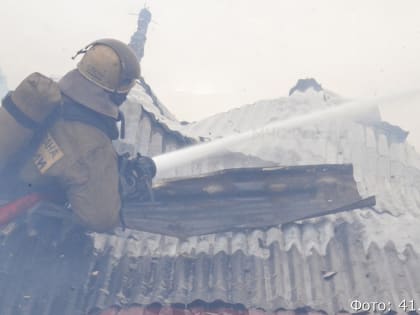 Вчера на Камчатке пожарные потушили загоревшийся частный дом