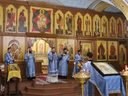 Архиепископ Феодор совершил Параклисис Пресвятой Богородице в Кафедральном соборе