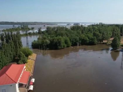 Новая Каховка затоплена из-за прорыва Каховской ГЭС