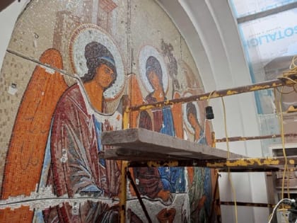 В камчатском Свято-Троицком кафедральном соборе реставрируют мозаичную икону