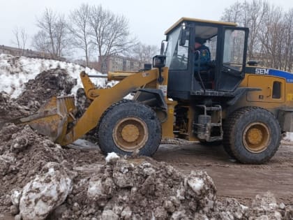 Более 10 тысяч кубометров снега с пеплом вывезено из Усть-Камчатского района
