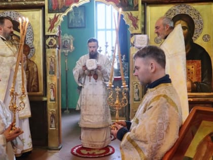 В Лазареву субботу Архиепископ Феодор совершил Божественную литургию в храме свв. апп. Петра и Павла Петропавловска-Камчатского