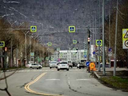 Прокуратура через суд пытается обязать власти Вилючинска отремонтировать дорогу