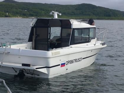 На Камчатке спасатели пришли на помощь владельцу потерявшего ход катера