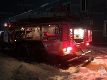 Камчатские пожарные спасли мужчину из горящего четырёхэтажного дома