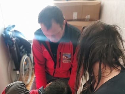 Камчатские спасатели освободили двух плененных кольцами женщин