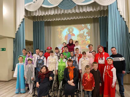 Поделиться радостью о Христе Воскресшем: воспитанники Воскресной школы Морского собора организовали праздничные поздравления