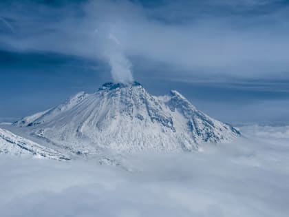 Туристам на Камчатке рекомендуют не посещать вулканы Шивелуч и Безымянный
