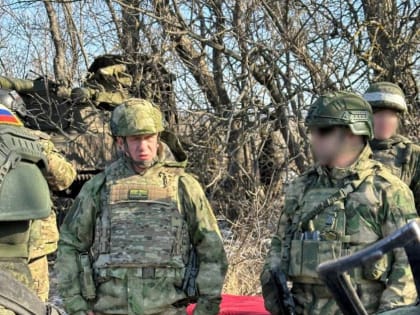 Вице-премьер Юрий Трутнев встретился с военнослужащими в зоне спецоперации и вручил им госнаграды