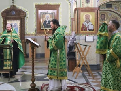 Архиерейское служение Параклисиса Пресвятой Богородице
