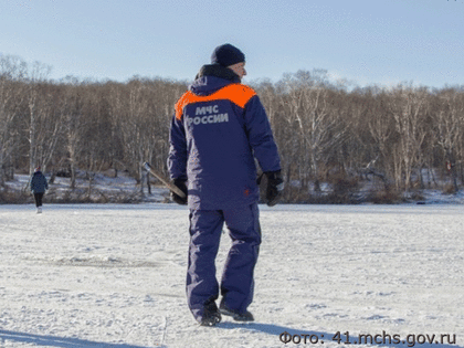 В МЧС предупредили камчатских рыбаков об опасностях зимней рыбалки