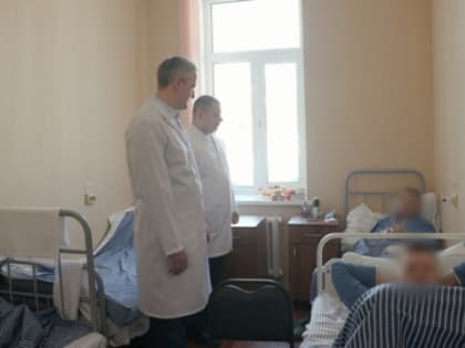 Глава Камчатки посетил военно-морской госпиталь, где проходят лечение участники СВО