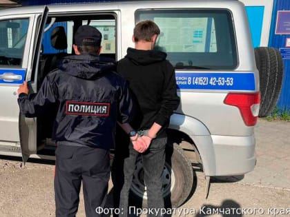 Напавший на подростков юноша заключен под домашний арест