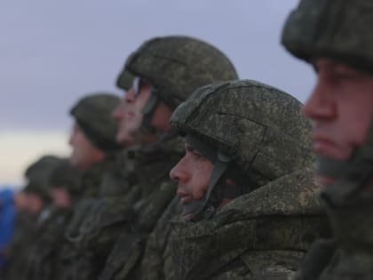 Глава Камчатки Владимир Солодов поздравил 40-ю бригаду морпехов с присвоением почетного наименования «гвардейская»