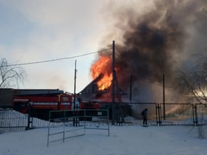 В Олюторском районе Камчатки загорелся магазин