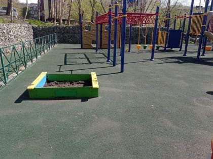 В столице Камчатки завершают обследование детских площадок