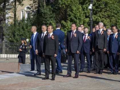 Юрий Трутнев, Дмитрий Медведев, главы дальневосточных регионов приняли участие в праздновании на Сахалине Дня Победы над милитаристской Японией и окончания Второй мировой войны