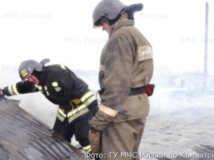 Пожарные на Камчатке тушили подсобное помещение