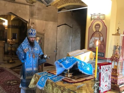 Литургия в праздник Почаевской иконы Божией Матери и прав. воина Феодора Ушакова