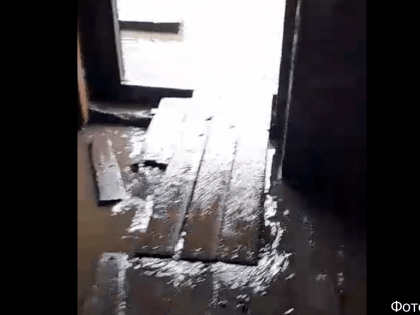 В камчатском городе Елизово топит жилой дом (видео)