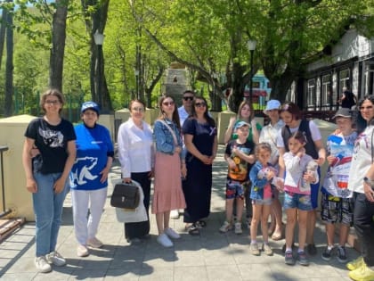 Экскурсию по историческим местам столицы Камчатки провели партийцы для семей бойцов СВО