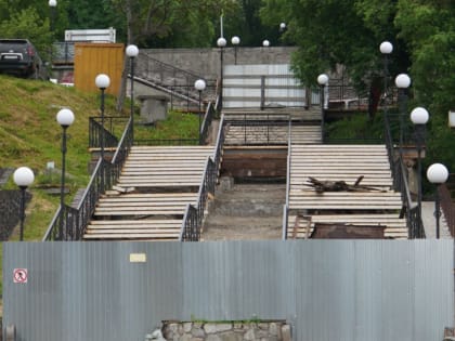 Приостановлен ремонт лестницы у Дома быта «Чайка»