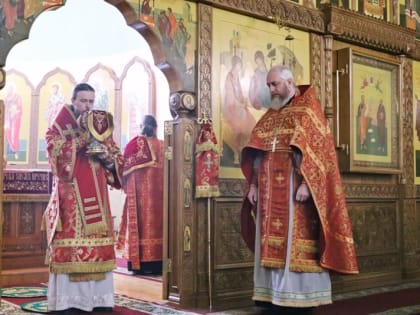 Архиепископ Феодор совершил Божественную литургию и молебен о здравии Святейшего Патриарха