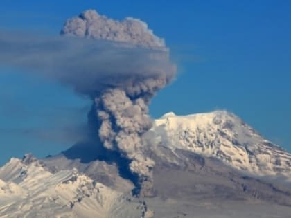 На Камчатке зафиксирован пепловый выброс из вулкана Шивелуч