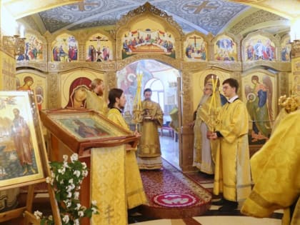 Божественная литургия в праздник свв. Апостолов Петра и Павла