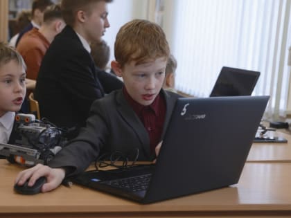 Глава Камчатки наградил юных победителей «Робото-соревнований»