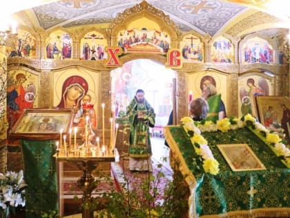 В День Святого Духа Архиепископ Феодор совершил Литургию в Морском соборе