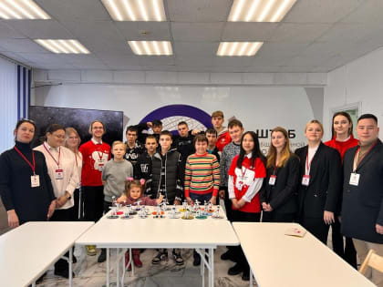 Фигурки космонавтов изготовили в честь праздника