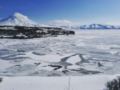 Курильское озеро замёрзло впервые за четыре года