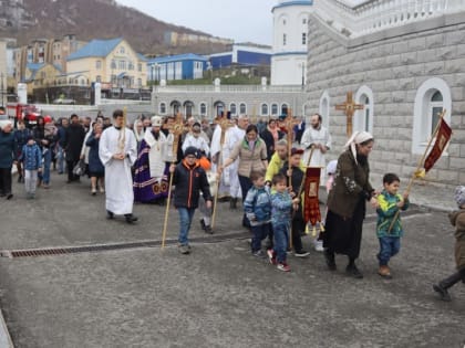 «Мы призваны быть наследниками Святой Руси» — Архиепископ Феодор участникам Детской литургии в праздник святых равноапостольных Кирилла и Мефодия