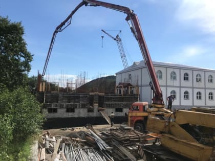 Продолжается строительство братского корпуса Свято-Пантелеимонова мужского монастыря