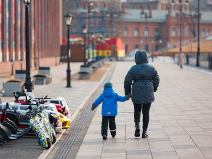 Почему не пишите заявление? Неработающим родителям дают выплаты от государства