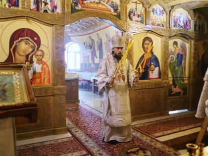 В Великую Субботу Глава епархии совершил Литургию в Морском соборе