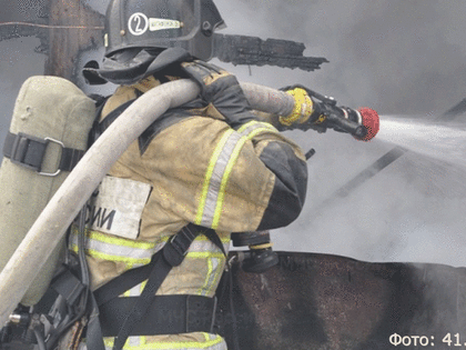 Камчатские пожарные отстояли от огня одноэтажный дом в СНТ «Дорожник»