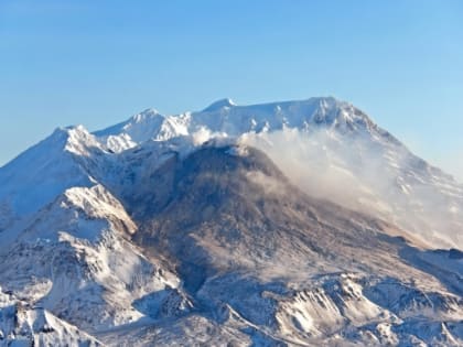 На Камчатке зафиксировано два пепловых выбрocа из вулкана Шивелуч