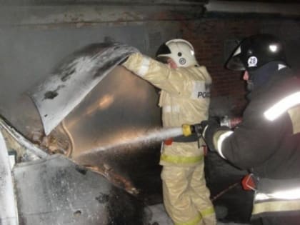 Иномарка сгорела в гаражном кооперативе в Петропавловске