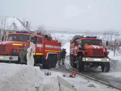 Пожарные на Камчатке отбивали сено от огня