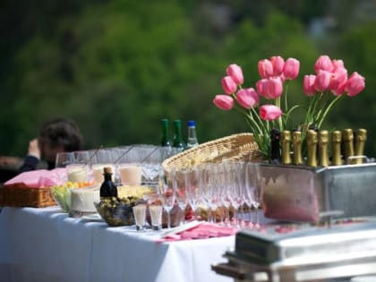 Не до праздников: корпоративов и подарков стало меньше