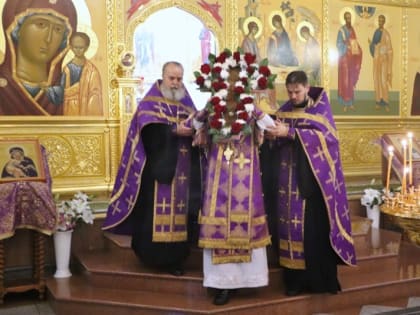 В канун праздника Воздвижения Креста Господня архиепископ Феодор совершил всенощное бдение в Кафедральном соборе