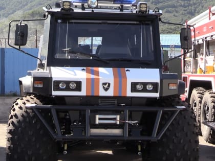 Новые пожарные машины, снегоболотоход и снегоходы поступили на вооружение камчатского ЦОД